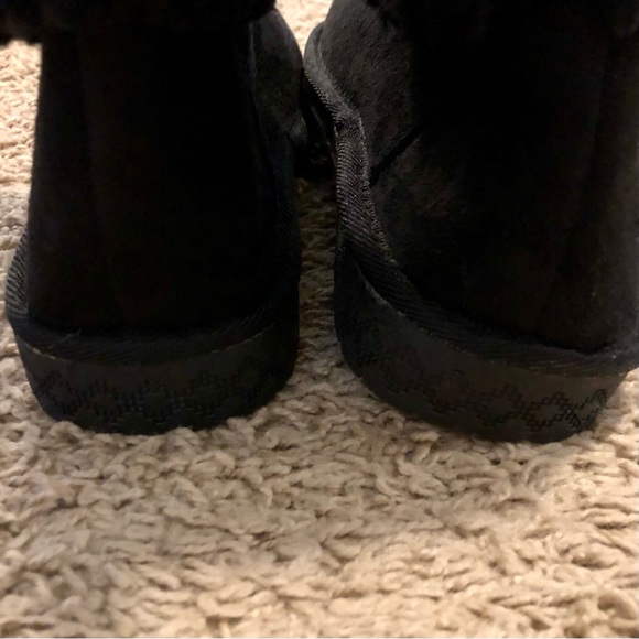 ❤️ NWT Muk Luks Black and white cozy booties - Picture 7 of 11